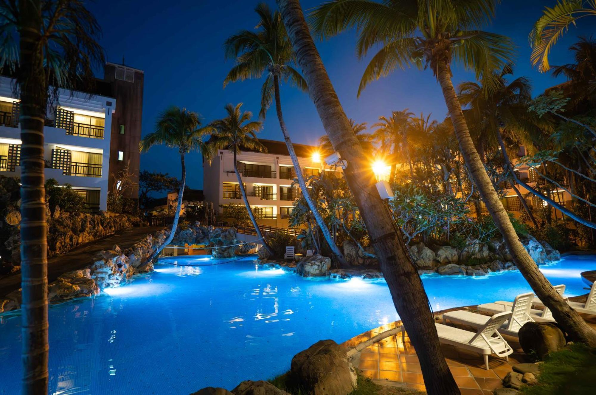 Yoho Beach Resort Kenting Heng-ch'un Buitenkant foto The pool at the Hard Rock Hotel