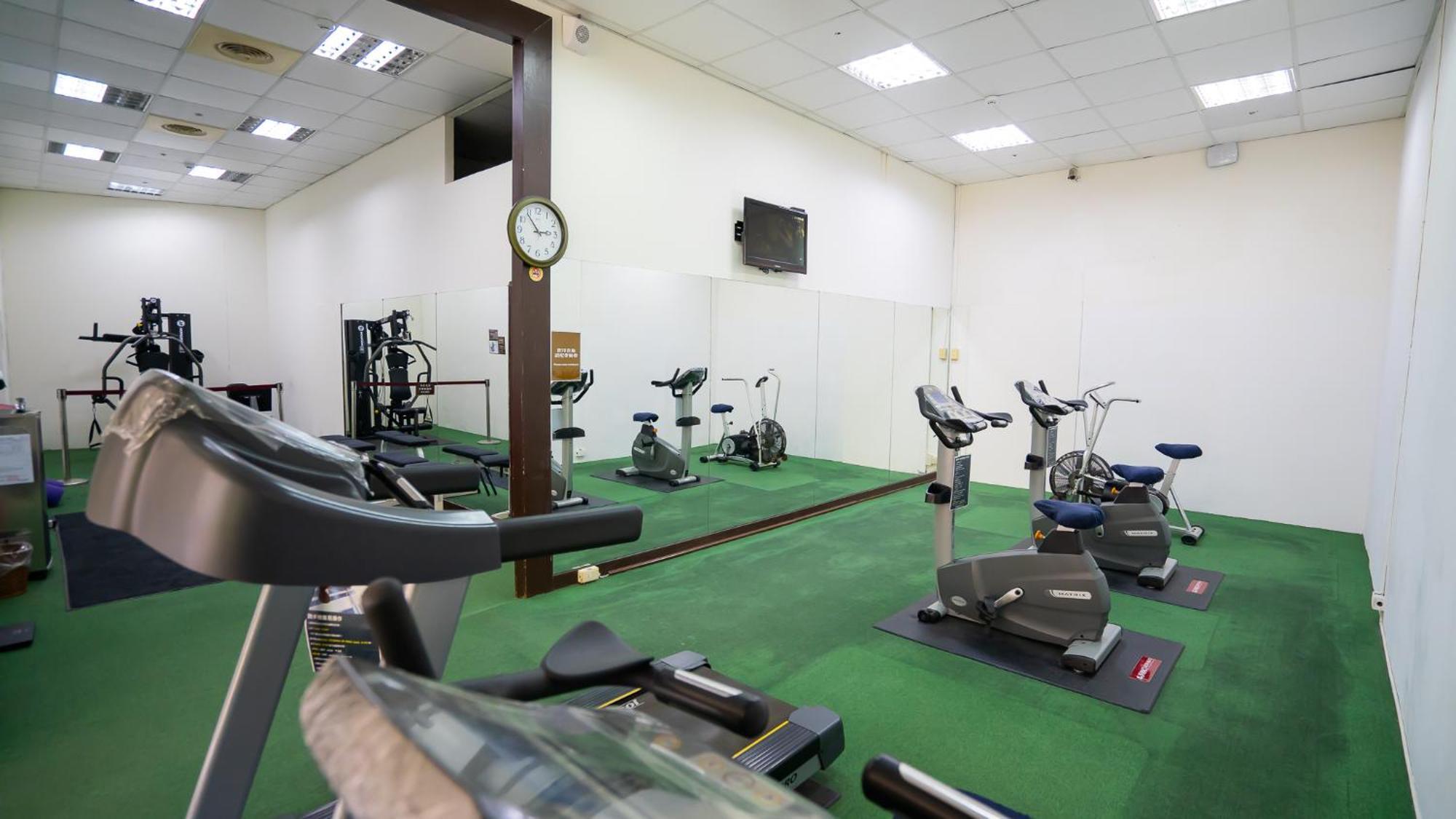 Yoho Beach Resort Kenting Heng-ch'un Buitenkant foto The gym at the hotel