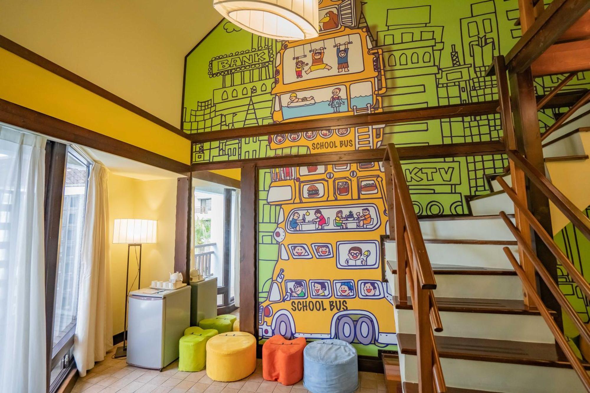 Yoho Beach Resort Kenting Heng-ch'un Buitenkant foto The interior of the hotel's children's club
