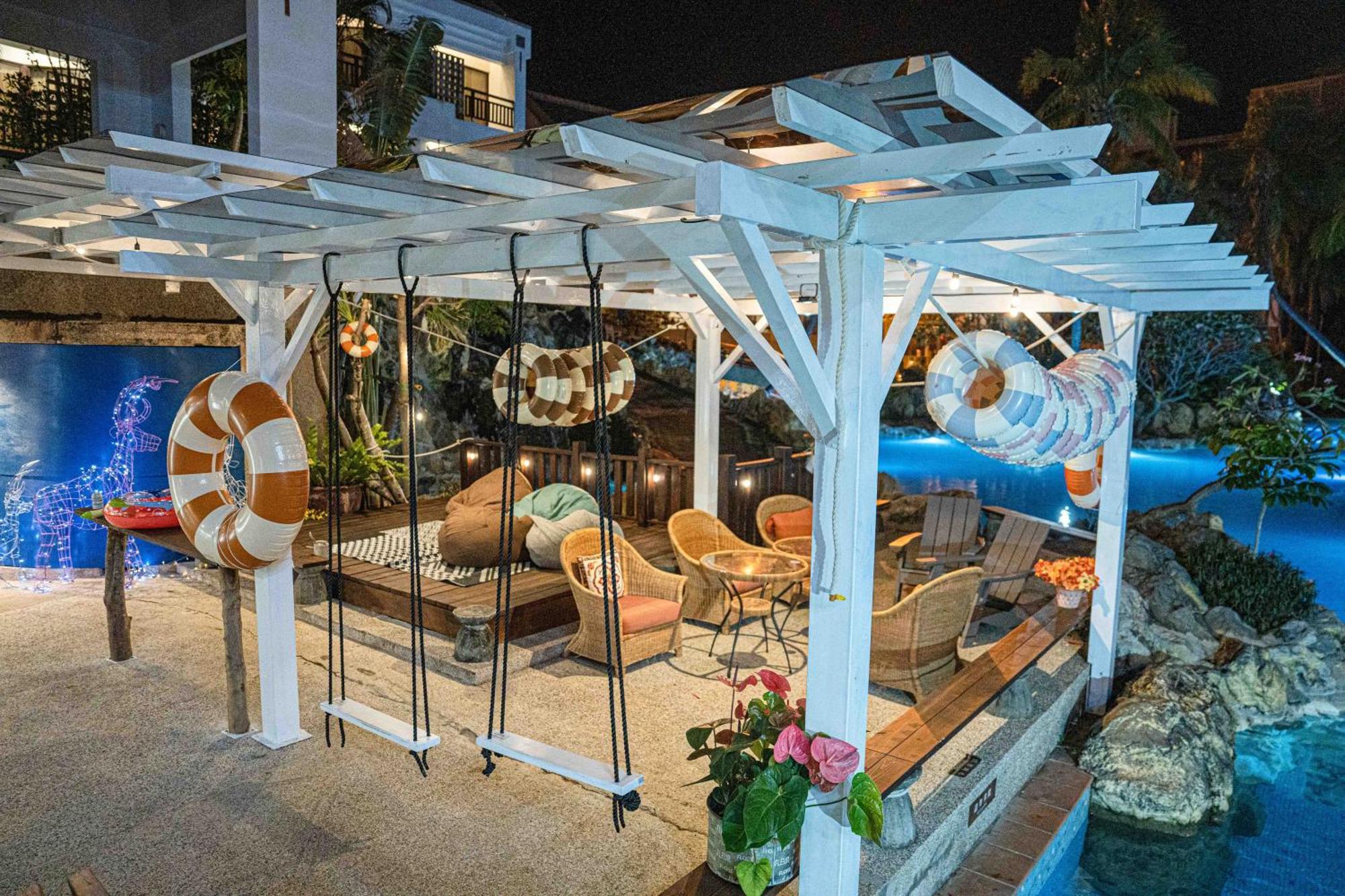 Yoho Beach Resort Kenting Heng-ch'un Buitenkant foto Pergola at the 2013 Home & Garden Show