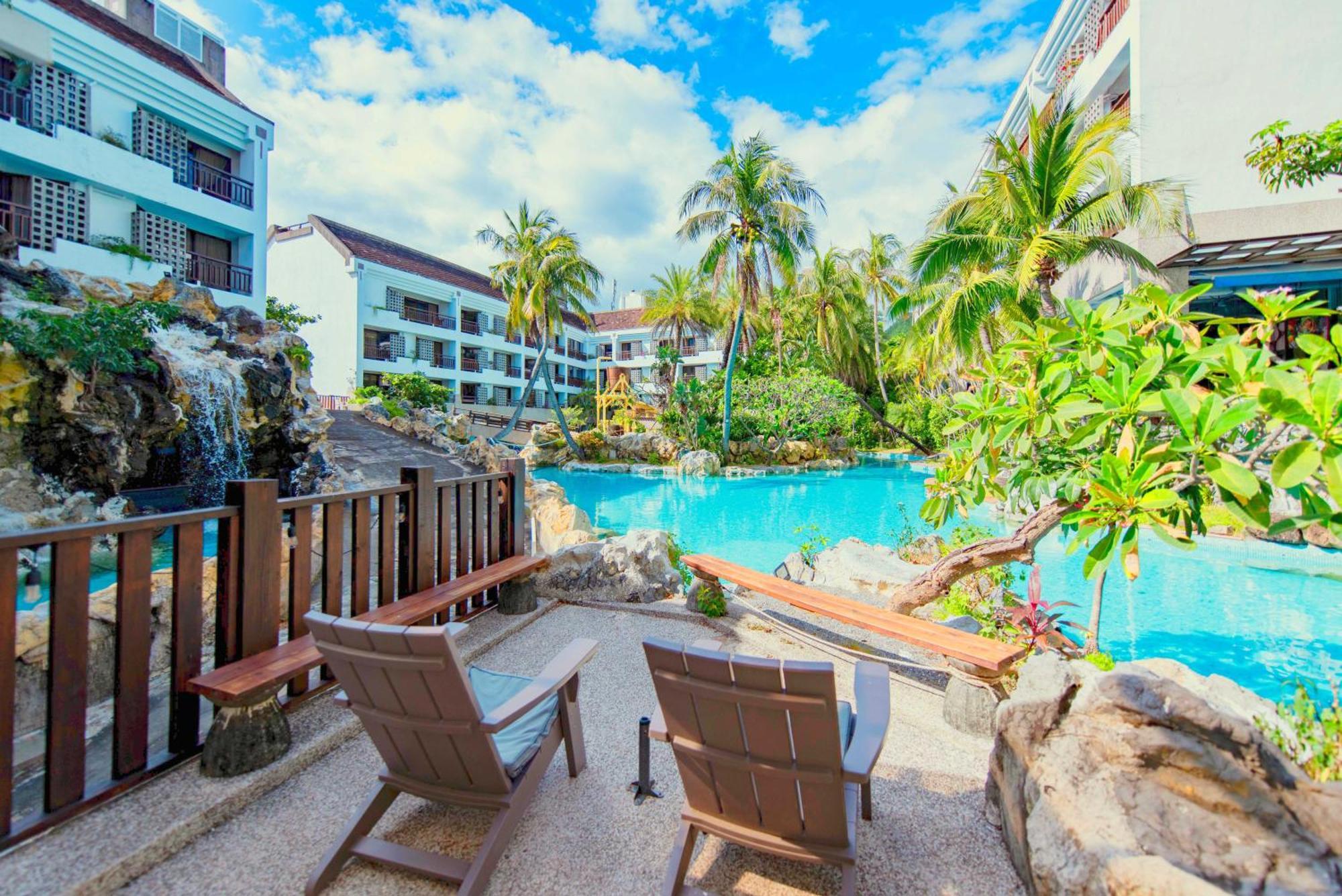 Yoho Beach Resort Kenting Heng-ch'un Buitenkant foto The pool at the resort